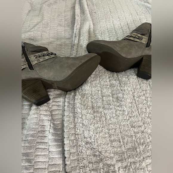 women's booties - Picture 3 of 5